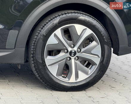 Чорний Кіа Niro, об'ємом двигуна 0 л та пробігом 84 тис. км за 19200 $, фото 13 на Automoto.ua