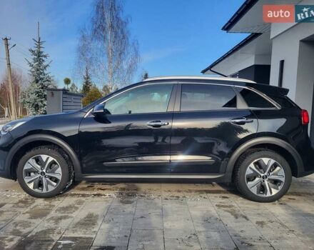 Черный Киа Niro, объемом двигателя 0 л и пробегом 79 тыс. км за 18300 $, фото 1 на Automoto.ua