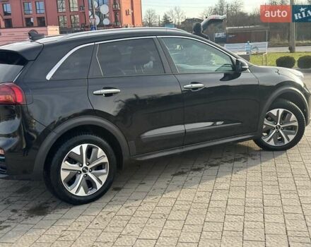 Чорний Кіа Niro, об'ємом двигуна 0 л та пробігом 117 тис. км за 18870 $, фото 12 на Automoto.ua