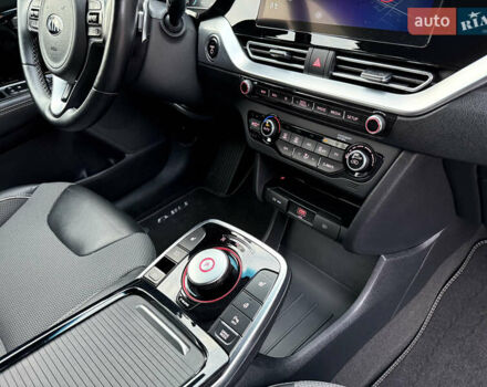 Черный Киа Niro, объемом двигателя 0 л и пробегом 80 тыс. км за 21850 $, фото 29 на Automoto.ua