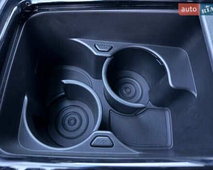 Чорний Кіа Niro, об'ємом двигуна 0 л та пробігом 88 тис. км за 24900 $, фото 82 на Automoto.ua