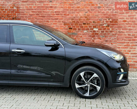 Чорний Кіа Niro, об'ємом двигуна 0 л та пробігом 138 тис. км за 19750 $, фото 10 на Automoto.ua