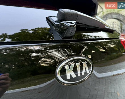 Чорний Кіа Niro, об'ємом двигуна 0 л та пробігом 123 тис. км за 17899 $, фото 23 на Automoto.ua