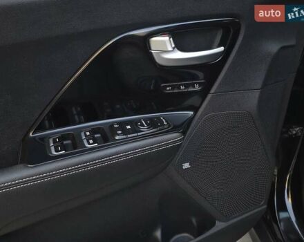 Чорний Кіа Niro, об'ємом двигуна 0 л та пробігом 141 тис. км за 18999 $, фото 20 на Automoto.ua
