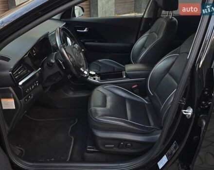 Чорний Кіа Niro, об'ємом двигуна 0 л та пробігом 141 тис. км за 18999 $, фото 21 на Automoto.ua