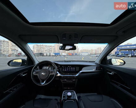 Чорний Кіа Niro, об'ємом двигуна 0 л та пробігом 155 тис. км за 20300 $, фото 1 на Automoto.ua