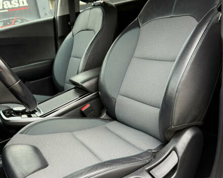 Черный Киа Niro, объемом двигателя 0 л и пробегом 80 тыс. км за 19650 $, фото 44 на Automoto.ua