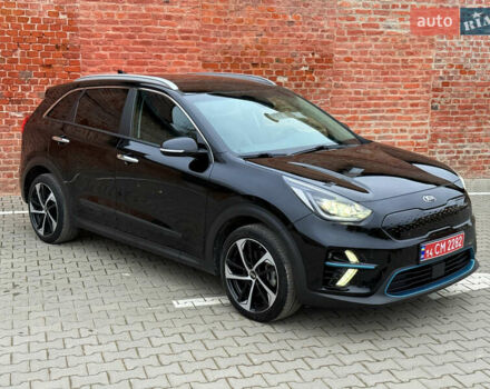 Чорний Кіа Niro, об'ємом двигуна 0 л та пробігом 138 тис. км за 19750 $, фото 5 на Automoto.ua
