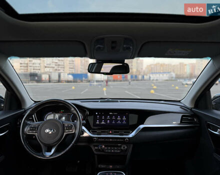 Чорний Кіа Niro, об'ємом двигуна 0 л та пробігом 155 тис. км за 20300 $, фото 36 на Automoto.ua