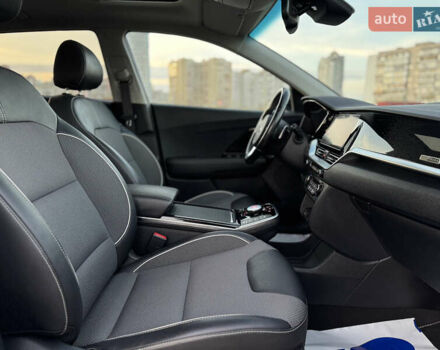 Чорний Кіа Niro, об'ємом двигуна 0 л та пробігом 155 тис. км за 20300 $, фото 40 на Automoto.ua