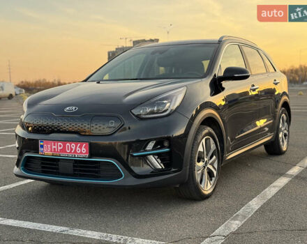 Чорний Кіа Niro, об'ємом двигуна 0 л та пробігом 155 тис. км за 20300 $, фото 14 на Automoto.ua