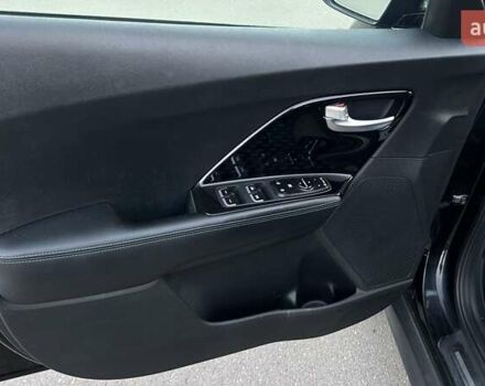 Черный Киа Niro, объемом двигателя 0 л и пробегом 121 тыс. км за 18999 $, фото 29 на Automoto.ua