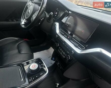 Чорний Кіа Niro, об'ємом двигуна 0 л та пробігом 117 тис. км за 18870 $, фото 41 на Automoto.ua