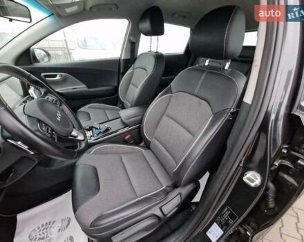 Чорний Кіа Niro, об'ємом двигуна 0 л та пробігом 54 тис. км за 17800 $, фото 24 на Automoto.ua