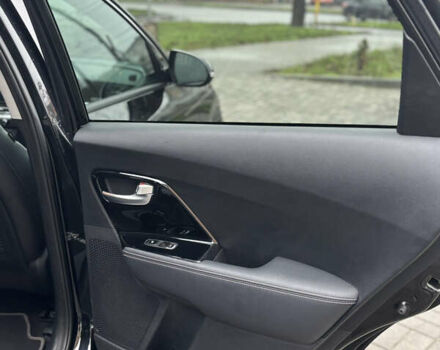 Чорний Кіа Niro, об'ємом двигуна 0 л та пробігом 93 тис. км за 18900 $, фото 23 на Automoto.ua
