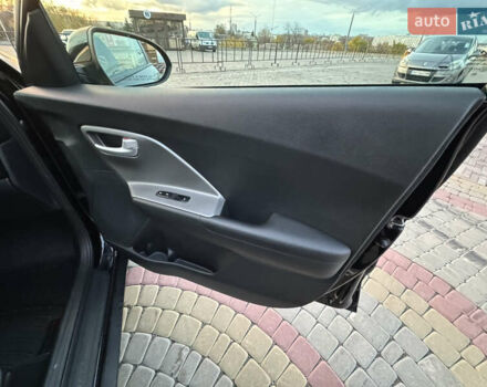 Черный Киа Niro, объемом двигателя 1.58 л и пробегом 62 тыс. км за 25900 $, фото 13 на Automoto.ua