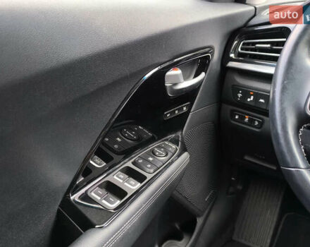 Черный Киа Niro, объемом двигателя 1.62 л и пробегом 45 тыс. км за 4500 $, фото 10 на Automoto.ua