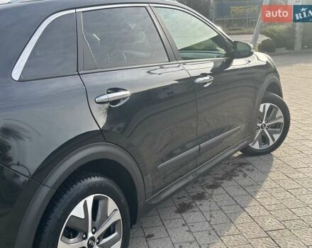 Чорний Кіа Niro, об'ємом двигуна 0 л та пробігом 117 тис. км за 18870 $, фото 9 на Automoto.ua