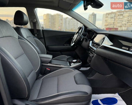 Чорний Кіа Niro, об'ємом двигуна 0 л та пробігом 155 тис. км за 20300 $, фото 46 на Automoto.ua