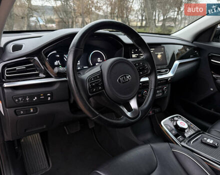 Чорний Кіа Niro, об'ємом двигуна 0 л та пробігом 138 тис. км за 19750 $, фото 40 на Automoto.ua
