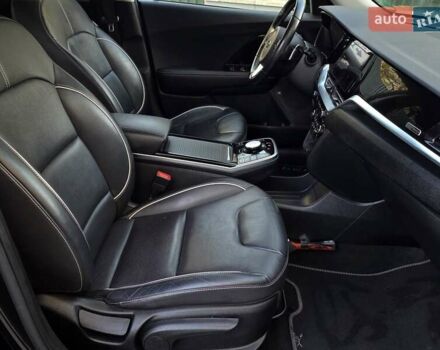 Чорний Кіа Niro, об'ємом двигуна 0 л та пробігом 141 тис. км за 18999 $, фото 36 на Automoto.ua
