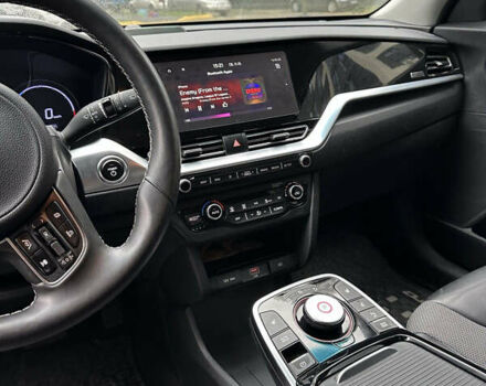 Чорний Кіа Niro, об'ємом двигуна 0 л та пробігом 118 тис. км за 17200 $, фото 5 на Automoto.ua
