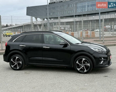 Чорний Кіа Niro, об'ємом двигуна 0 л та пробігом 71 тис. км за 22400 $, фото 10 на Automoto.ua