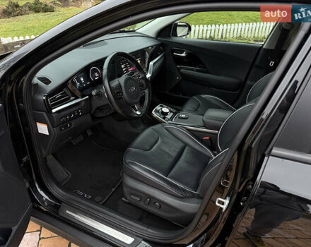 Чорний Кіа Niro, об'ємом двигуна 0 л та пробігом 138 тис. км за 19750 $, фото 39 на Automoto.ua