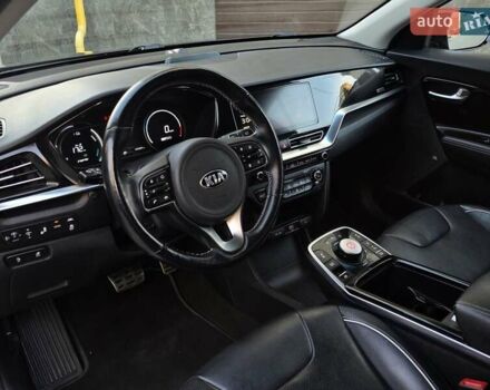 Чорний Кіа Niro, об'ємом двигуна 0 л та пробігом 141 тис. км за 18999 $, фото 23 на Automoto.ua