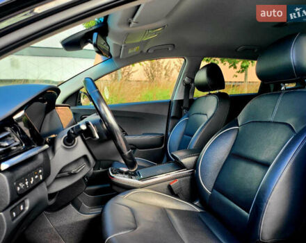 Чорний Кіа Niro, об'ємом двигуна 0 л та пробігом 139 тис. км за 18999 $, фото 19 на Automoto.ua