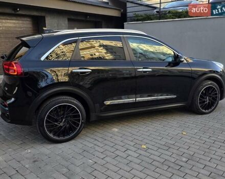 Чорний Кіа Niro, об'ємом двигуна 0 л та пробігом 141 тис. км за 18999 $, фото 10 на Automoto.ua