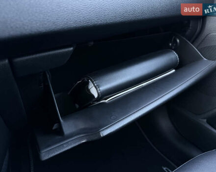 Чорний Кіа Niro, об'ємом двигуна 0 л та пробігом 88 тис. км за 24900 $, фото 83 на Automoto.ua