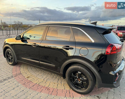 Черный Киа Niro, объемом двигателя 1.58 л и пробегом 62 тыс. км за 25900 $, фото 4 на Automoto.ua