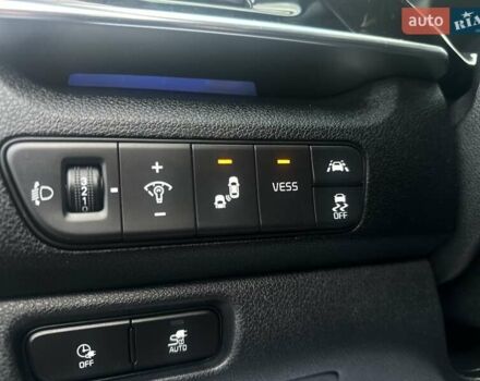 Чорний Кіа Niro, об'ємом двигуна 0 л та пробігом 117 тис. км за 18870 $, фото 32 на Automoto.ua