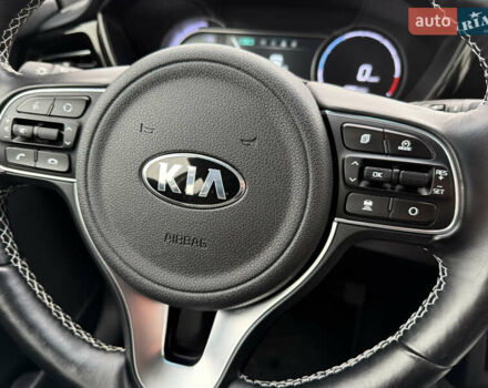 Чорний Кіа Niro, об'ємом двигуна 0 л та пробігом 78 тис. км за 19300 $, фото 19 на Automoto.ua