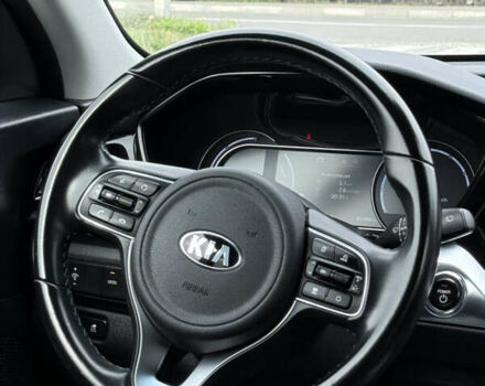 Черный Киа Niro, объемом двигателя 0 л и пробегом 80 тыс. км за 19650 $, фото 86 на Automoto.ua