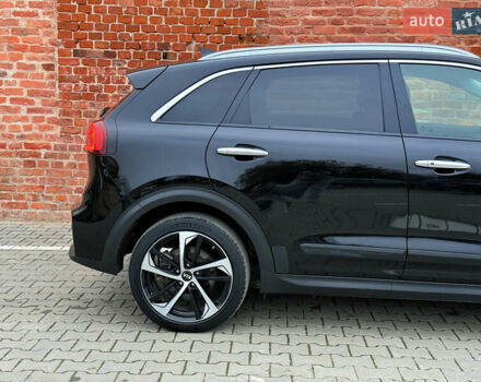 Чорний Кіа Niro, об'ємом двигуна 0 л та пробігом 138 тис. км за 19750 $, фото 11 на Automoto.ua