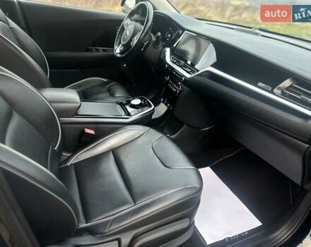 Чорний Кіа Niro, об'ємом двигуна 0 л та пробігом 117 тис. км за 18870 $, фото 45 на Automoto.ua