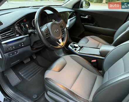 Чорний Кіа Niro, об'ємом двигуна 0 л та пробігом 123 тис. км за 17899 $, фото 31 на Automoto.ua