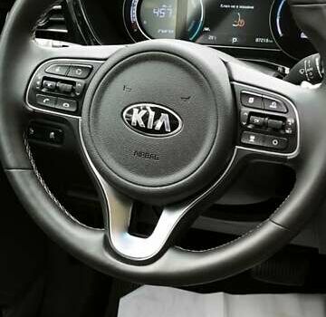 Чорний Кіа Niro, об'ємом двигуна 0 л та пробігом 87 тис. км за 19500 $, фото 47 на Automoto.ua