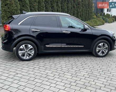 Чорний Кіа Niro, об'ємом двигуна 0 л та пробігом 72 тис. км за 18400 $, фото 4 на Automoto.ua