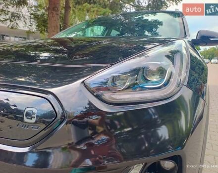 Чорний Кіа Niro, об'ємом двигуна 0 л та пробігом 87 тис. км за 19500 $, фото 1 на Automoto.ua