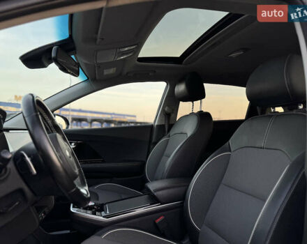 Чорний Кіа Niro, об'ємом двигуна 0 л та пробігом 155 тис. км за 20300 $, фото 38 на Automoto.ua