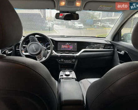 Чорний Кіа Niro, об'ємом двигуна 0 л та пробігом 118 тис. км за 17200 $, фото 6 на Automoto.ua