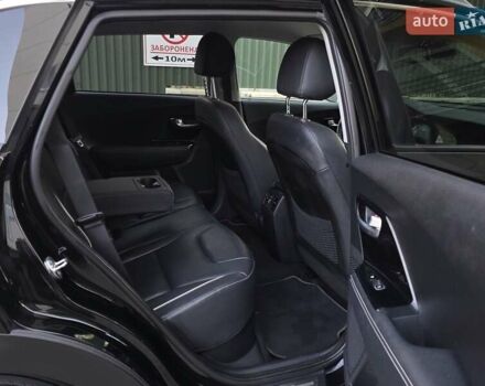 Чорний Кіа Niro, об'ємом двигуна 0 л та пробігом 141 тис. км за 18999 $, фото 33 на Automoto.ua