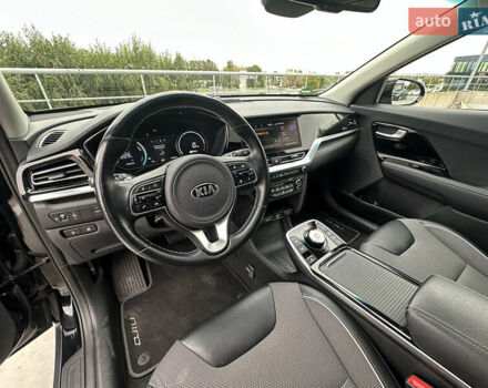 Чорний Кіа Niro, об'ємом двигуна 0 л та пробігом 154 тис. км за 19799 $, фото 22 на Automoto.ua