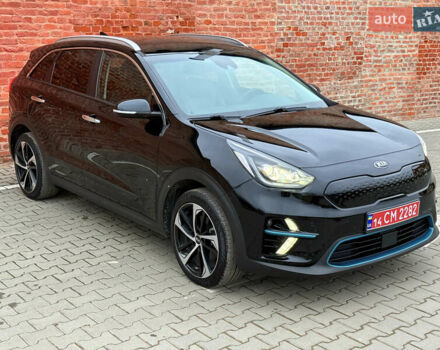 Чорний Кіа Niro, об'ємом двигуна 0 л та пробігом 138 тис. км за 19750 $, фото 3 на Automoto.ua