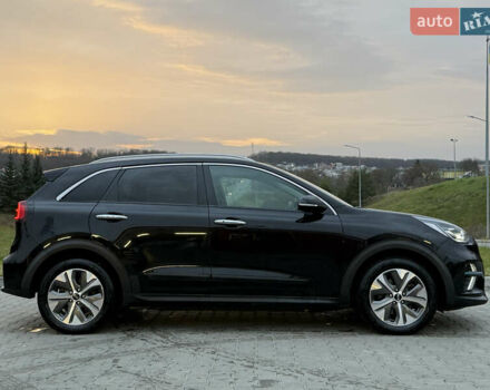 Чорний Кіа Niro, об'ємом двигуна 0 л та пробігом 78 тис. км за 19300 $, фото 7 на Automoto.ua