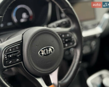Черный Киа Niro, объемом двигателя 0 л и пробегом 96 тыс. км за 20999 $, фото 31 на Automoto.ua