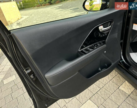 Чорний Кіа Niro, об'ємом двигуна 0 л та пробігом 51 тис. км за 21500 $, фото 48 на Automoto.ua